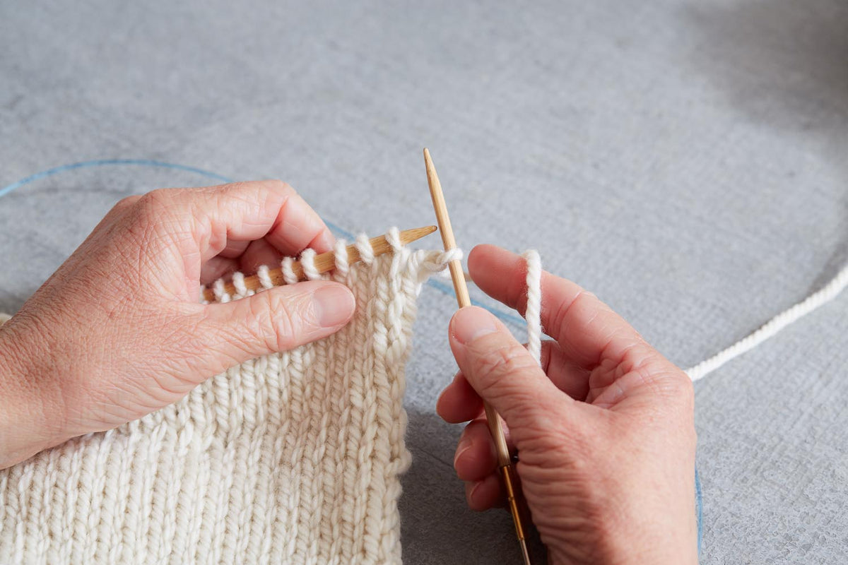 How to Cast Off When Knitting - Bind Off Knitting for Beginners Tutorial